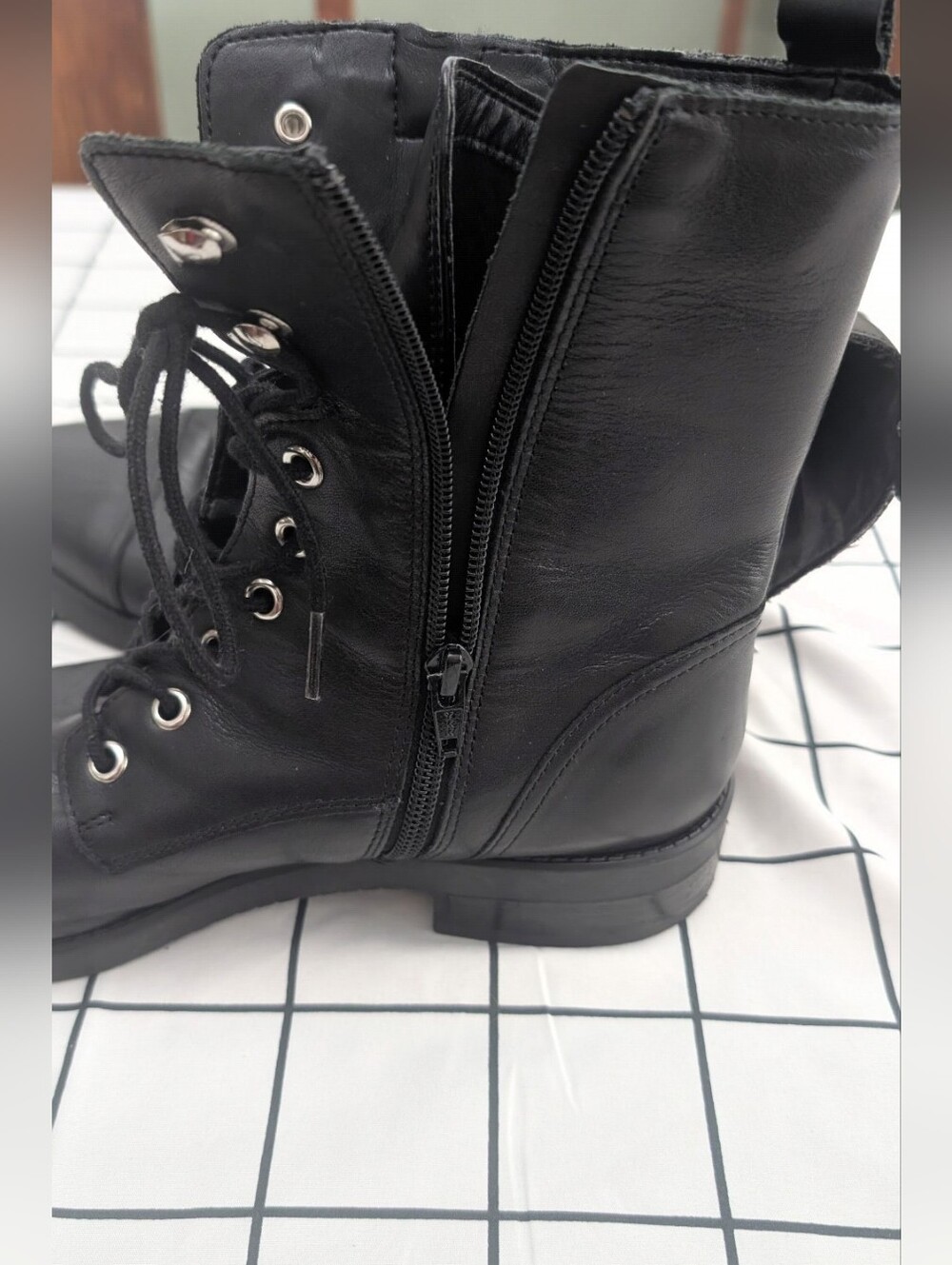 Marc Fisher ULINN Black Leather‎ Combat Boots Sz 9.5 Lace Up Zip Moto Grunge - Picture 4 of 7